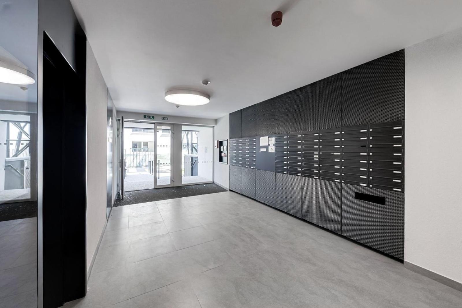 Holesovice Delight: Modern Comfort With A Twist In Prague 7 Bagian luar foto