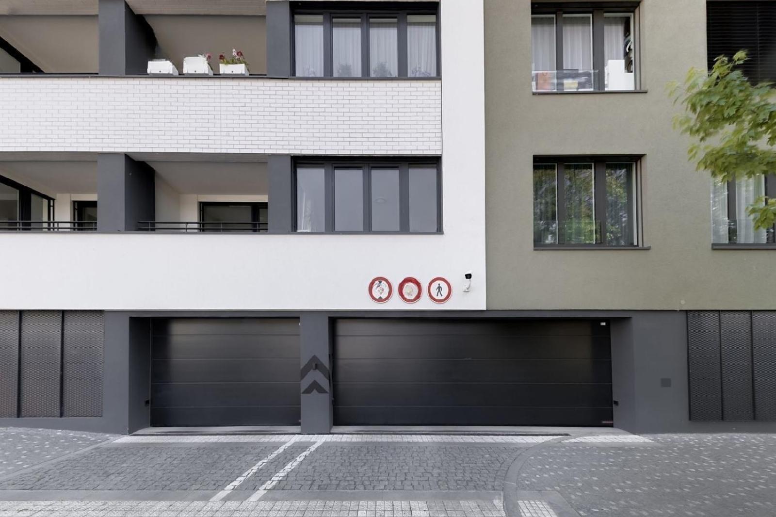 Holesovice Delight: Modern Comfort With A Twist In Prague 7 Bagian luar foto