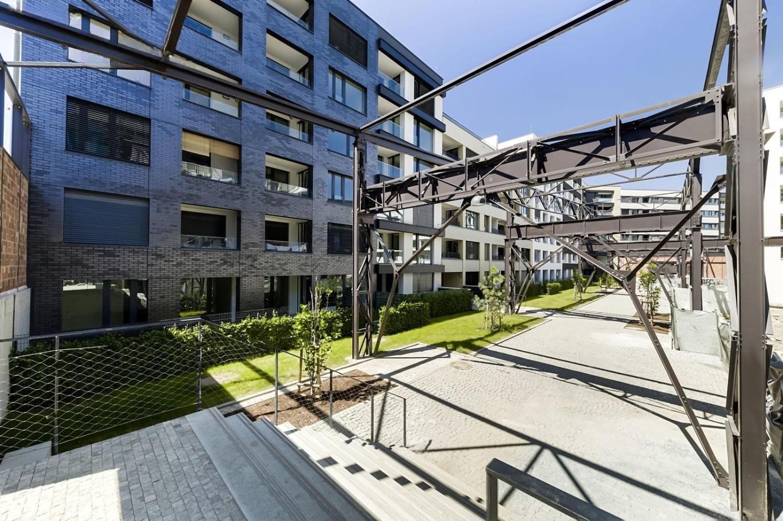 Holesovice Delight: Modern Comfort With A Twist In Prague 7 Bagian luar foto