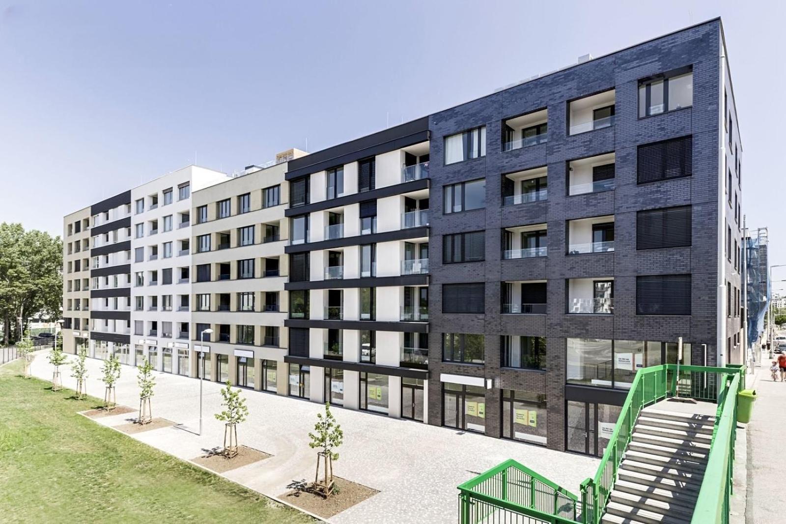 Holesovice Delight: Modern Comfort With A Twist In Prague 7 Bagian luar foto