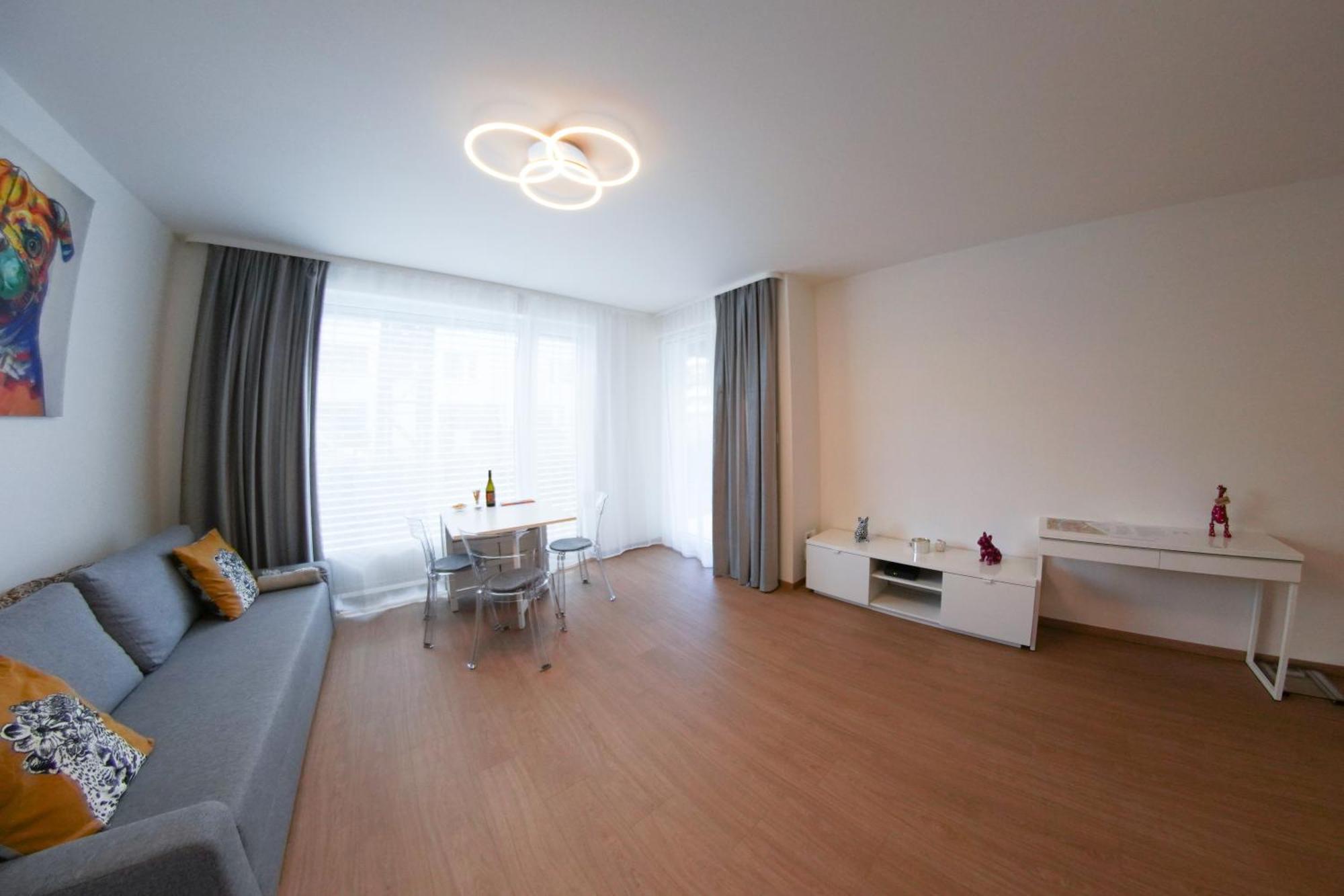 Holesovice Delight: Modern Comfort With A Twist In Prague 7 Bagian luar foto