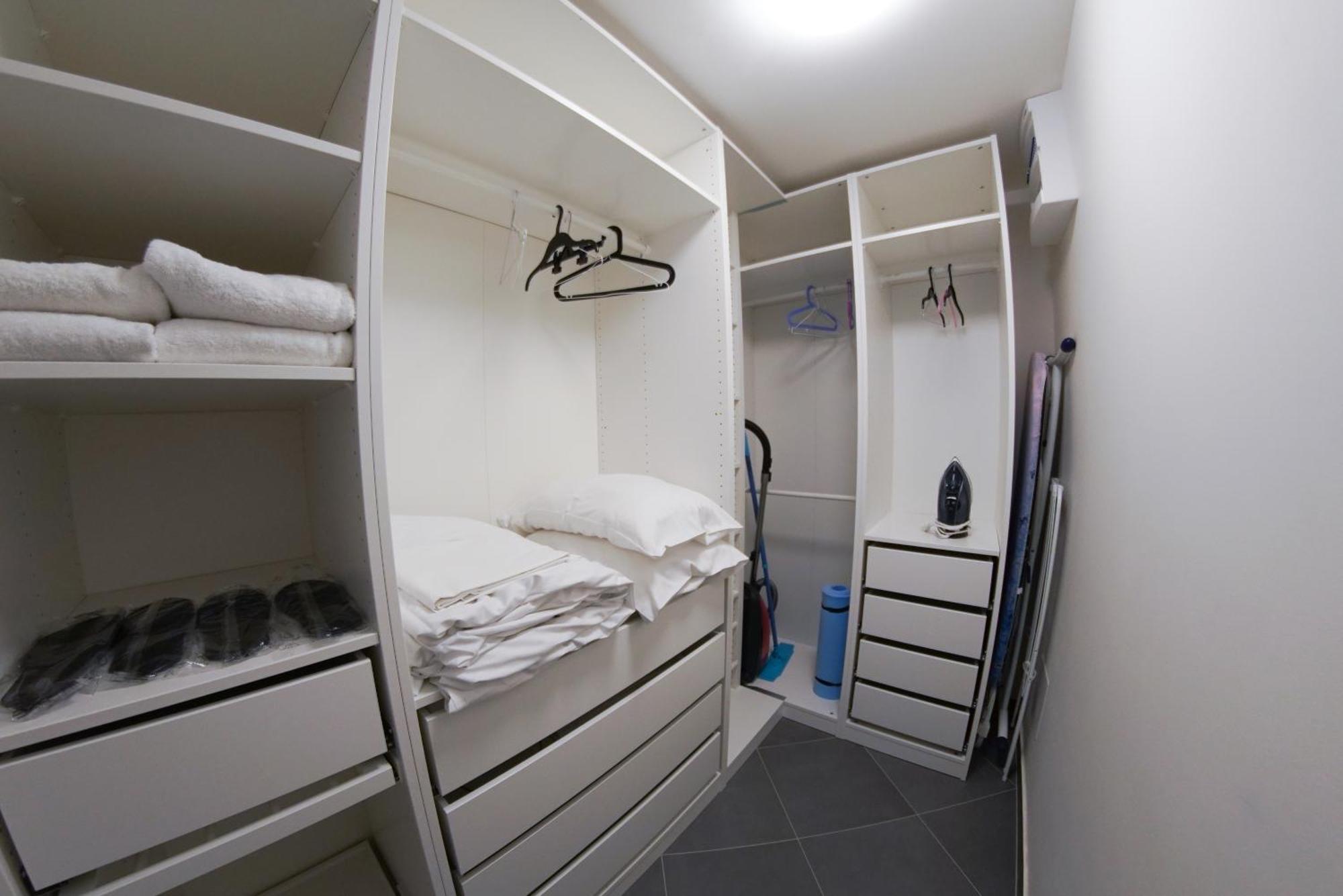 Holesovice Delight: Modern Comfort With A Twist In Prague 7 Bagian luar foto