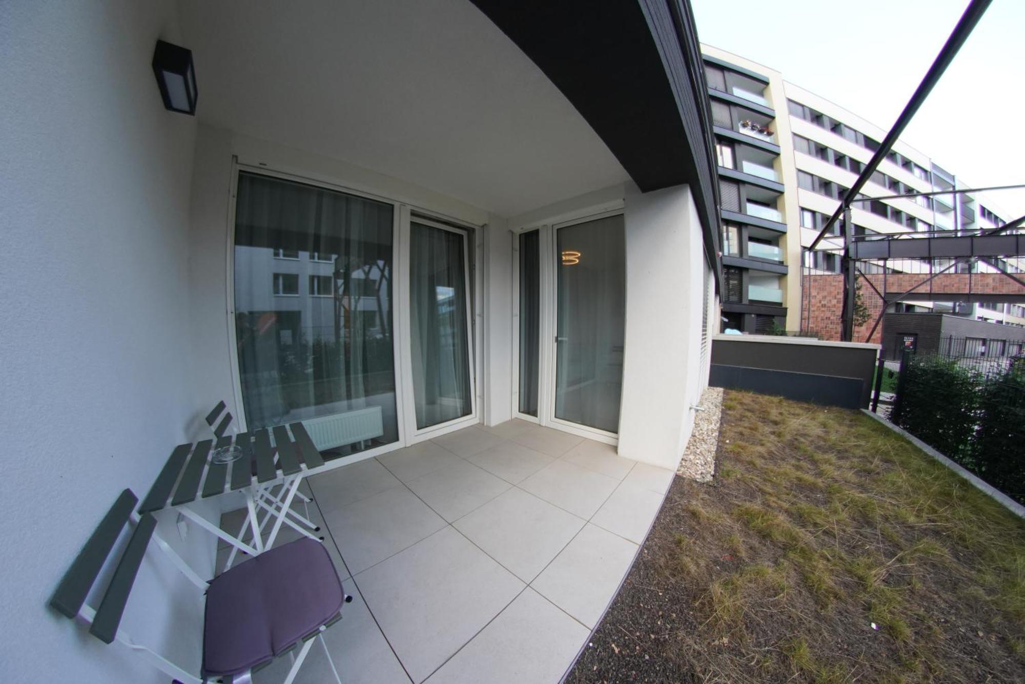 Holesovice Delight: Modern Comfort With A Twist In Prague 7 Bagian luar foto