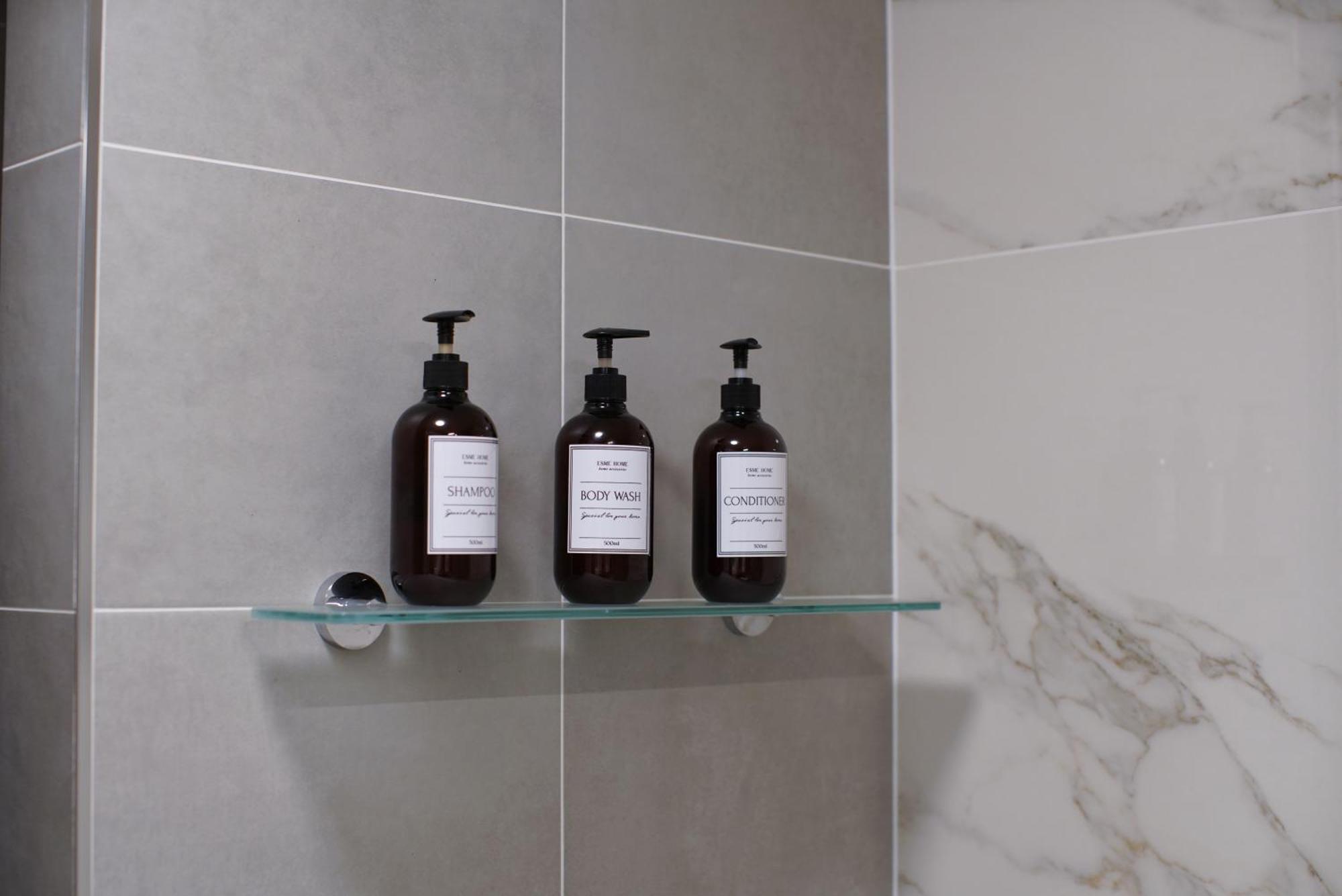 Holesovice Delight: Modern Comfort With A Twist In Prague 7 Bagian luar foto