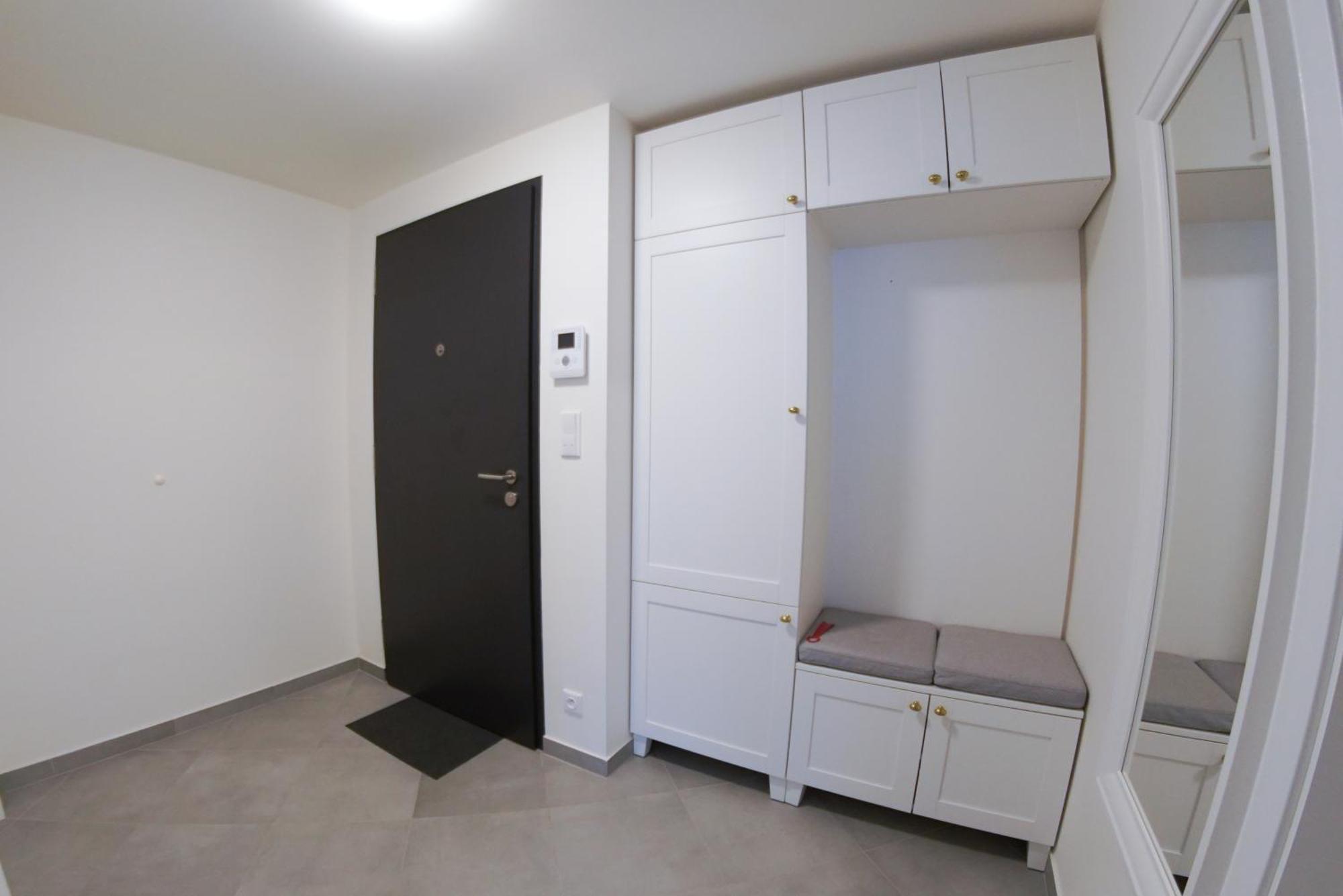 Holesovice Delight: Modern Comfort With A Twist In Prague 7 Bagian luar foto