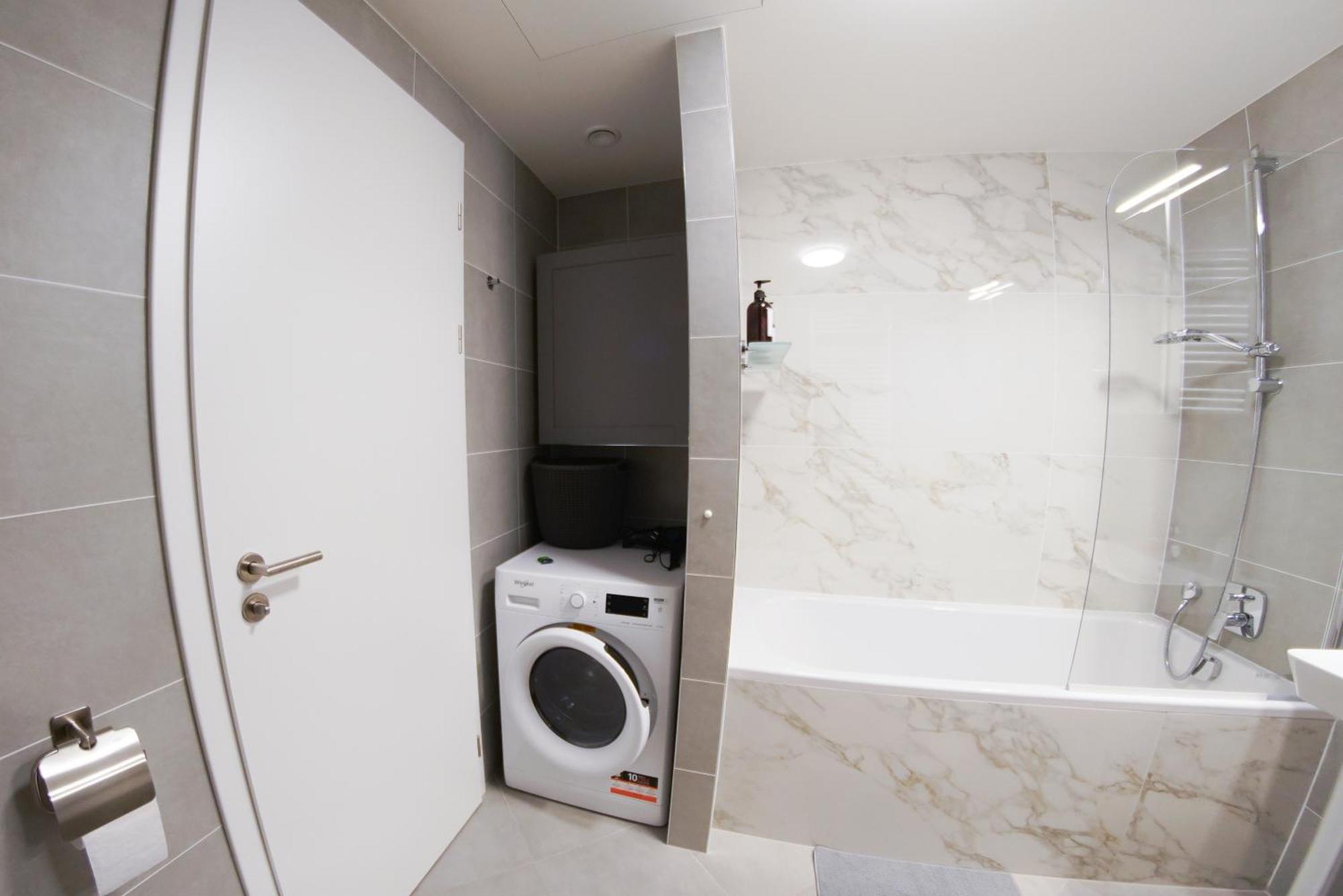 Holesovice Delight: Modern Comfort With A Twist In Prague 7 Bagian luar foto