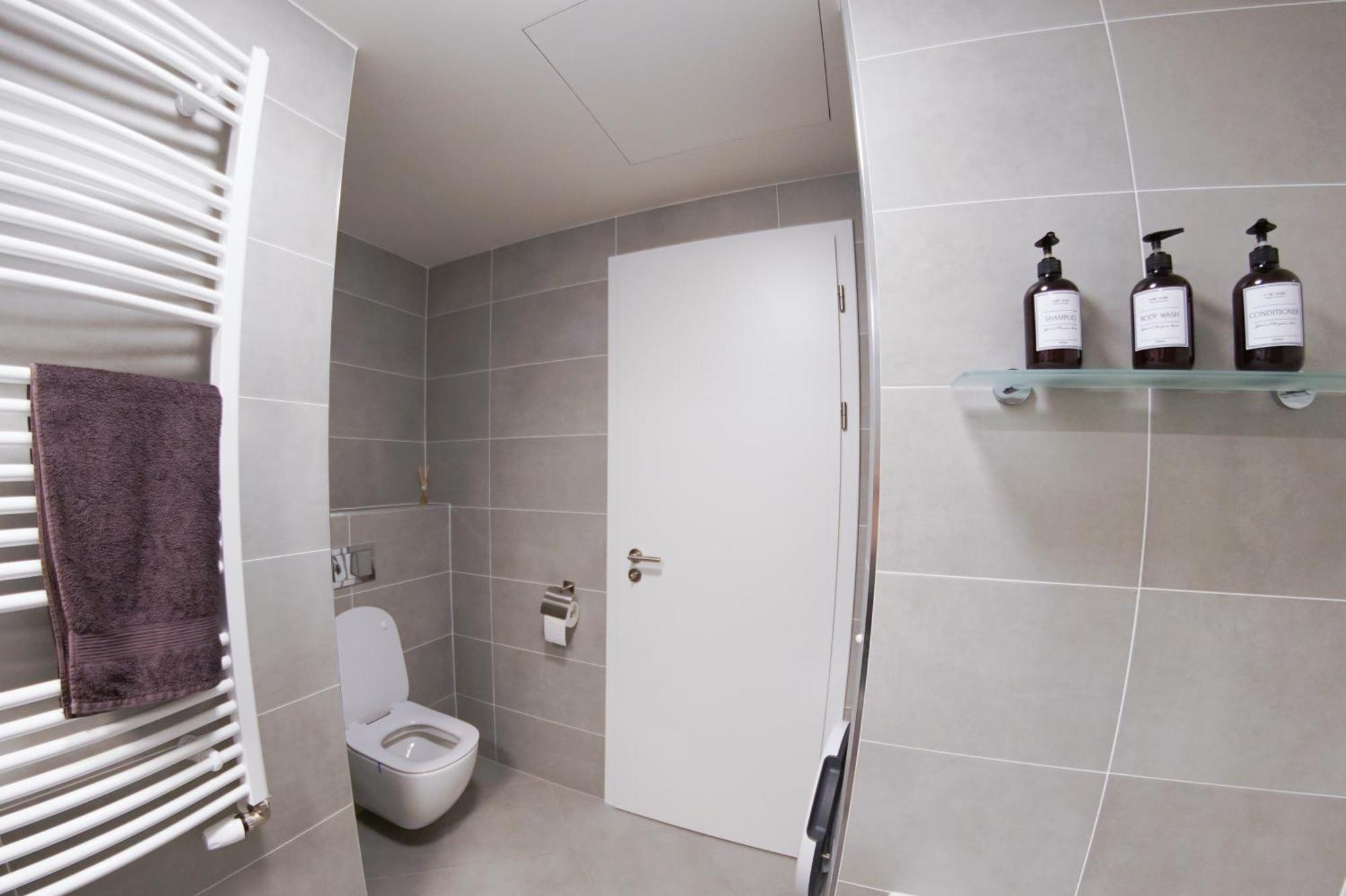 Holesovice Delight: Modern Comfort With A Twist In Prague 7 Bagian luar foto