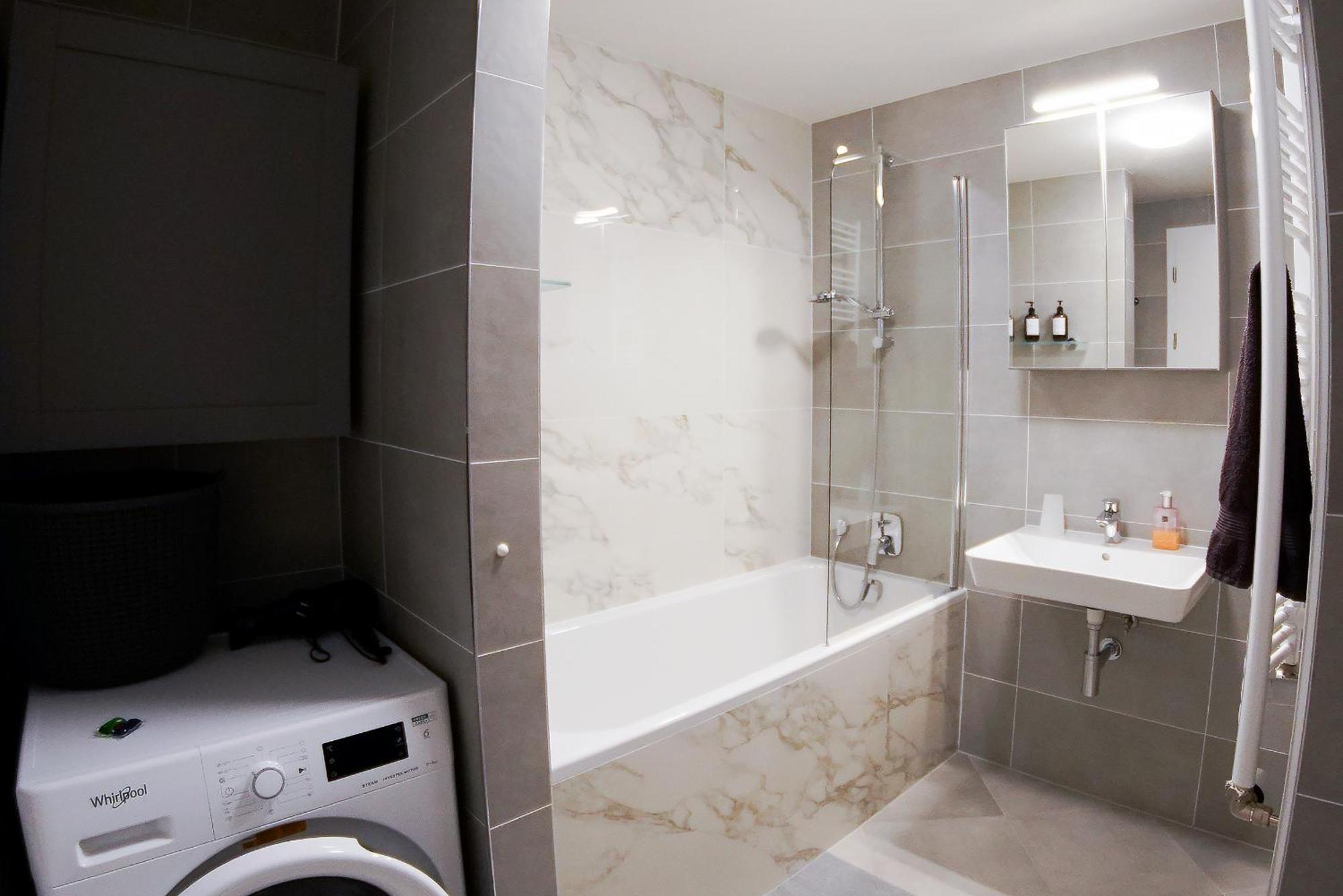 Holesovice Delight: Modern Comfort With A Twist In Prague 7 Bagian luar foto