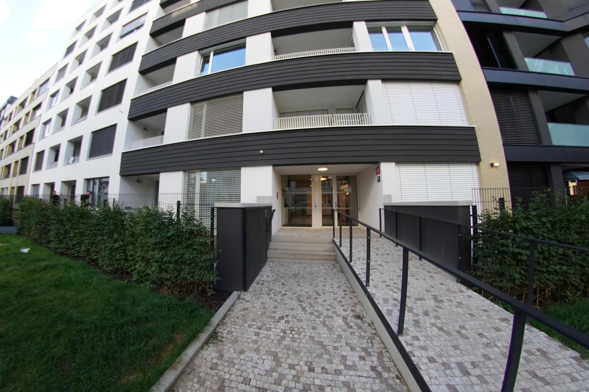 Holesovice Delight: Modern Comfort With A Twist In Prague 7 Bagian luar foto